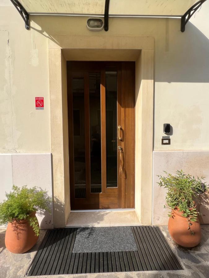 Leone Apartment